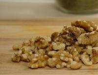 Как правильно хранить очищенные грецкие орехи в домашних условиях: сортировка, где держать, можно ли замораживать?